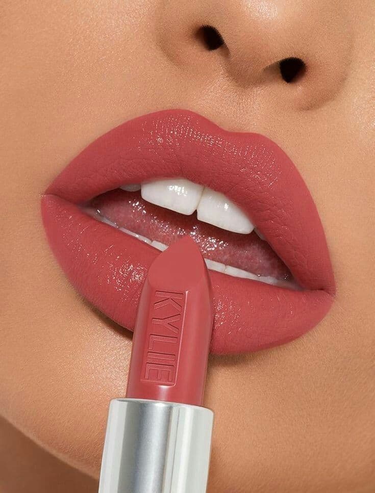Lipstick virtual try-on preview